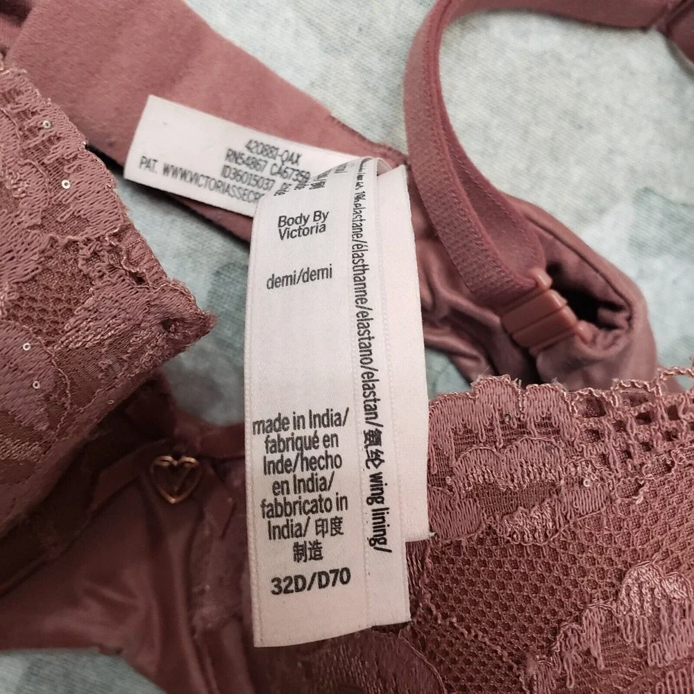 Victoria's Secret Bra‎ Women's 32D Purple body By Victoria Underwired